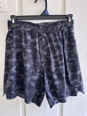 lululemon athletica Men's Black & Gray Camo Athletic Shorts